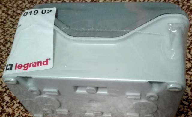 Бокс распределительный 2+1Legrand Plexo 3 (01902)