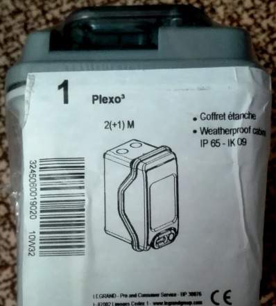 Бокс распределительный 2+1Legrand Plexo 3 (01902)