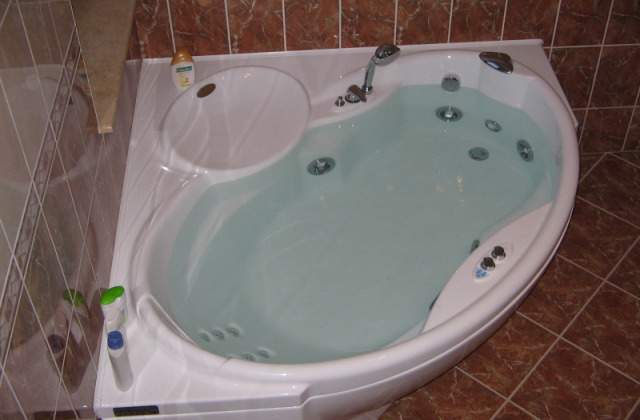 Ванна с гидромассажем Jacuzzi Celtia