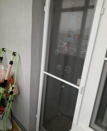 Москитная дверь для балкона
