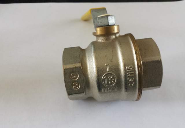 Новый кран шаровый газовый 1 (25) и (40) Giacomin