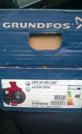 Grundfos UPS 25/80 180 (с гайками 1,5-1)