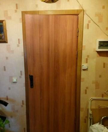 Дверь входная, деревянная