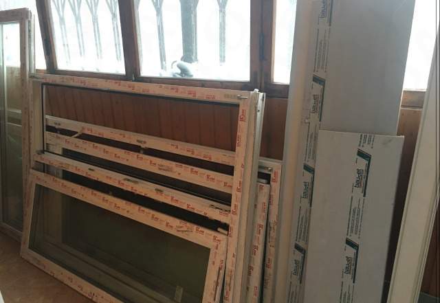  новый балконный оконный блок с дверью и окн