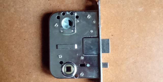 Замок Abloy E4190 Финляндия врезной для двери