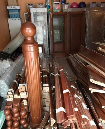 Буковые двери, лестница, балясины