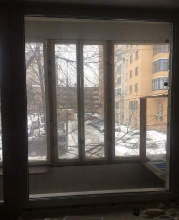 Дверь с окном пластик