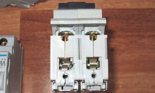 Автоматические выключатели Hager 2P MT216A/MT225A