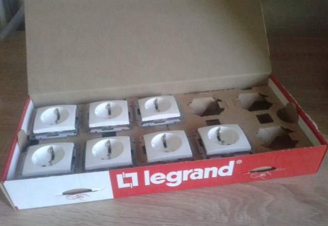 автомат ABB, розетки и рамки Legrand