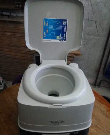 Линейный трап, Биотуалет Thetford Porta Potti Qube