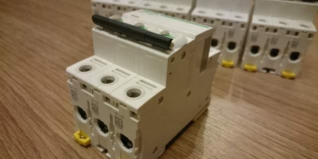 Автоматический выключатель Schneider Electric