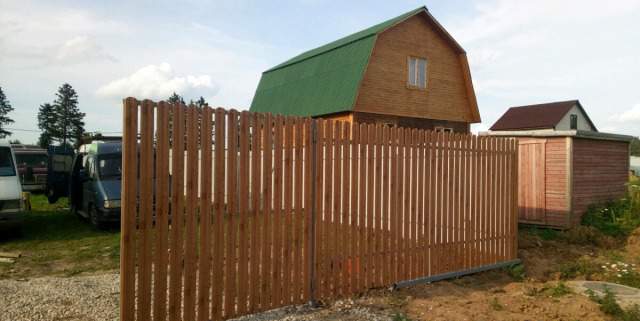 Забор из металлического штакетника