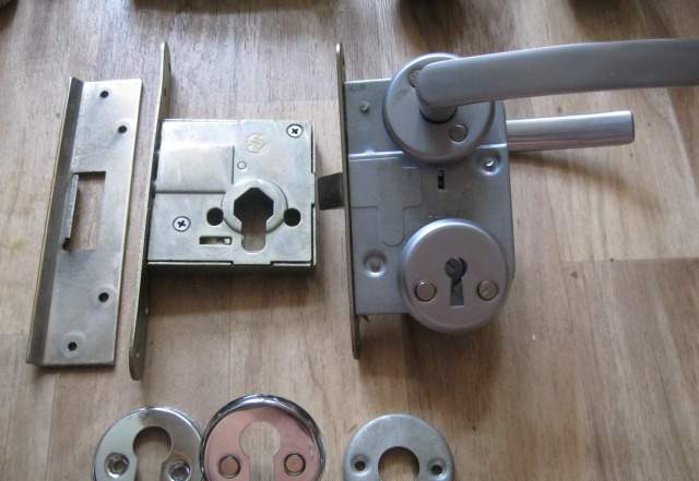 Ручки+замки межкомнатные+ врезные abloy